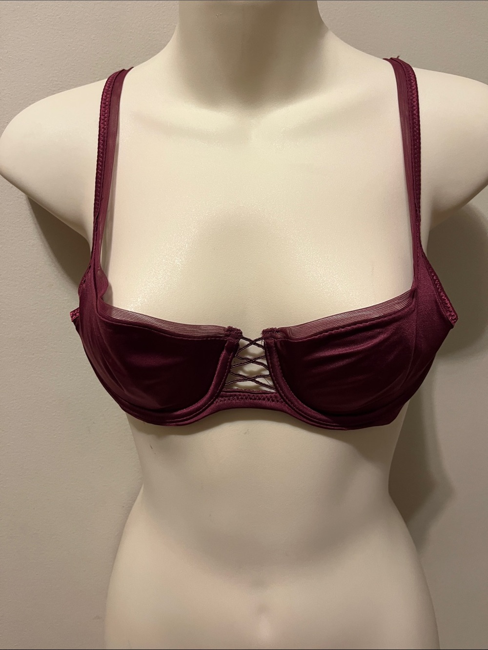 DIM Underwire Burgundy Decorative Lace-Up Front Mesh  Bra 32A